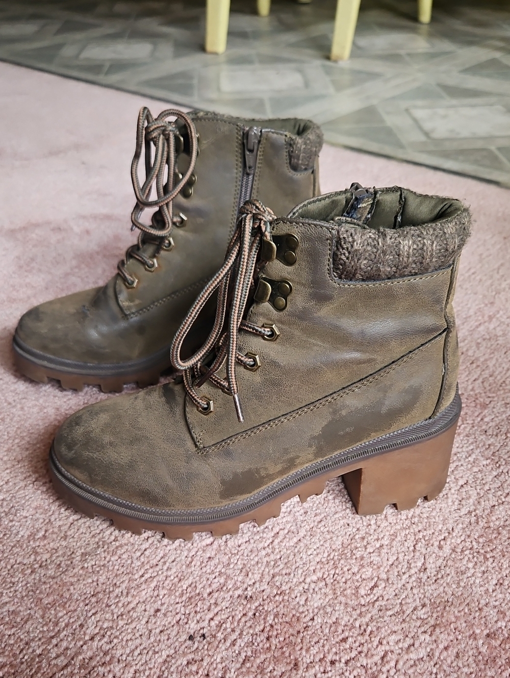 Women's Chunky Heeled Lace-Up Ankle Boots in Olive, Size 7.5
